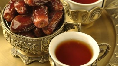 مضرات و مزایای نوشیدن چای با خرما